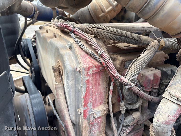 image for item EM0582 2005 International 9200i dump truck