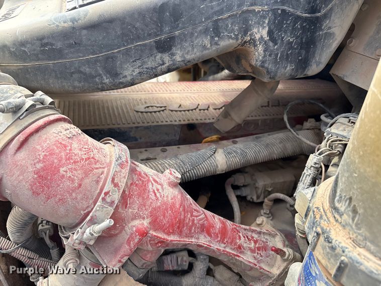 image for item EM0582 2005 International 9200i dump truck