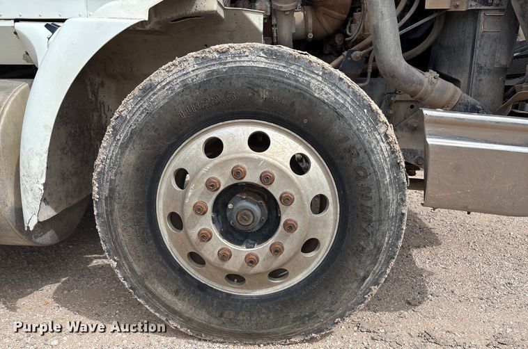 image for item EM0582 2005 International 9200i dump truck