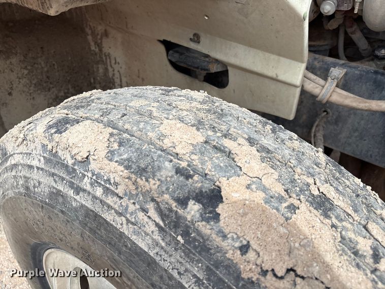 image for item EM0582 2005 International 9200i dump truck