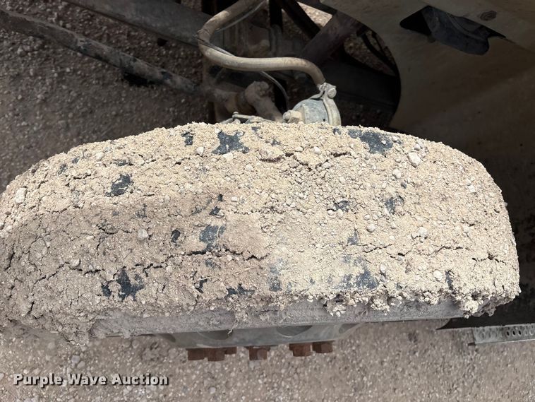 image for item EM0582 2005 International 9200i dump truck