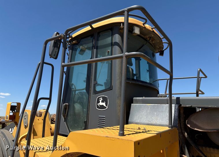 image for item EM0586 2015 John Deere 844K-II wheel loader