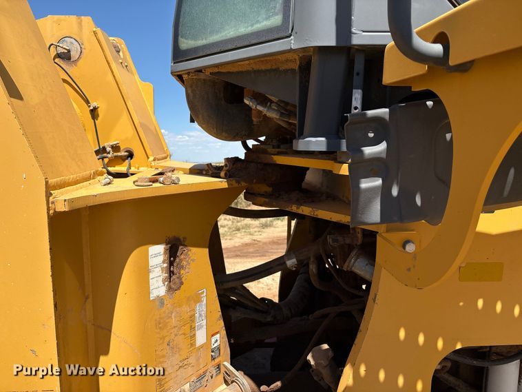 image for item EM0586 2015 John Deere 844K-II wheel loader