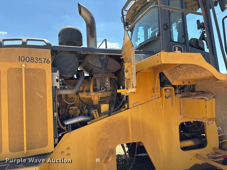 image for item EM0586 2015 John Deere 844K-II wheel loader