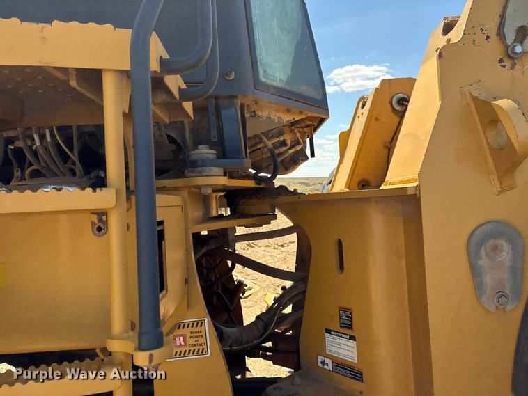 image for item EM0586 2015 John Deere 844K-II wheel loader