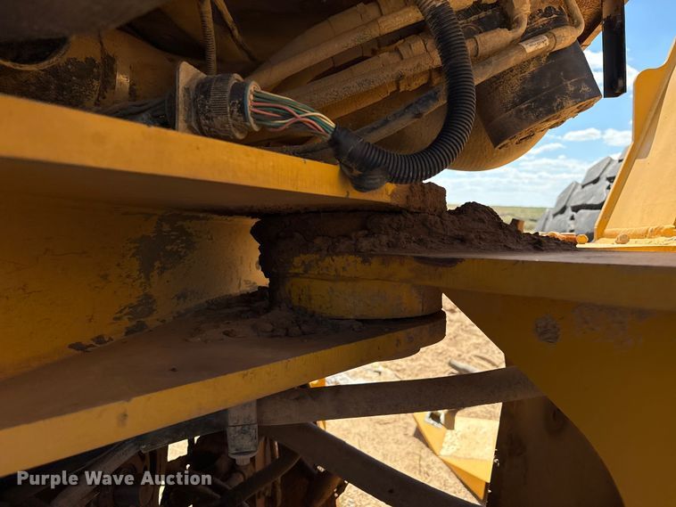 image for item EM0586 2015 John Deere 844K-II wheel loader