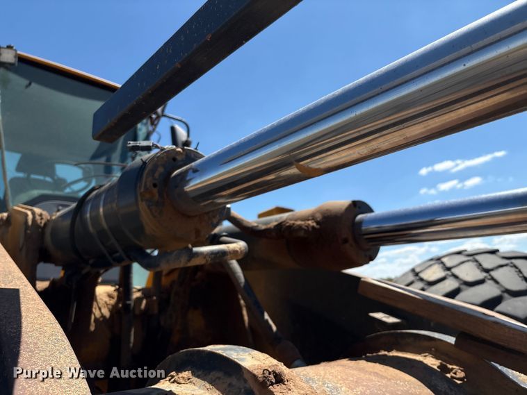 image for item EM0586 2015 John Deere 844K-II wheel loader