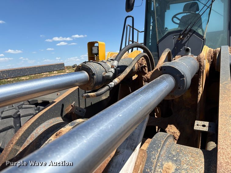 image for item EM0586 2015 John Deere 844K-II wheel loader