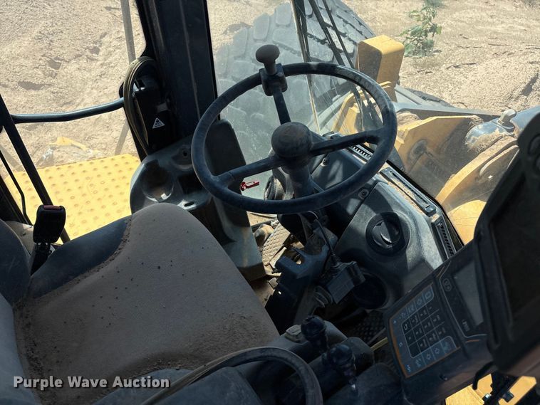 image for item EM0586 2015 John Deere 844K-II wheel loader