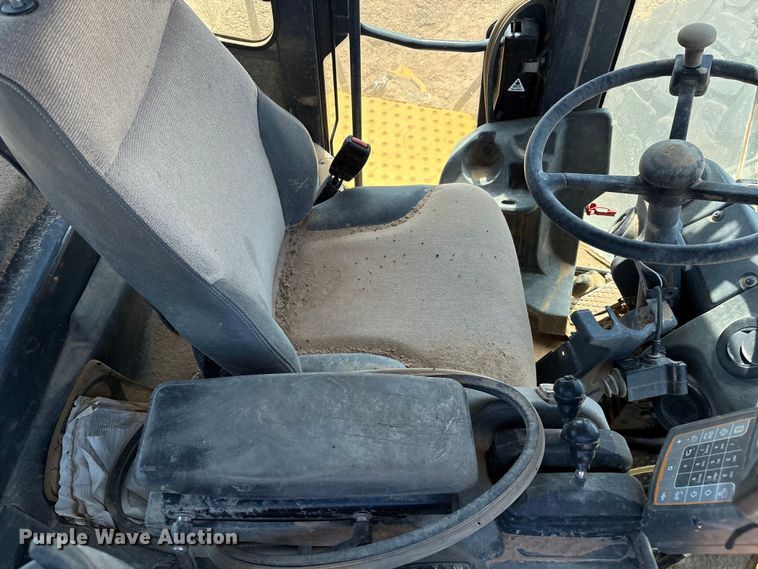 image for item EM0586 2015 John Deere 844K-II wheel loader