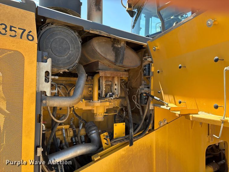 image for item EM0586 2015 John Deere 844K-II wheel loader