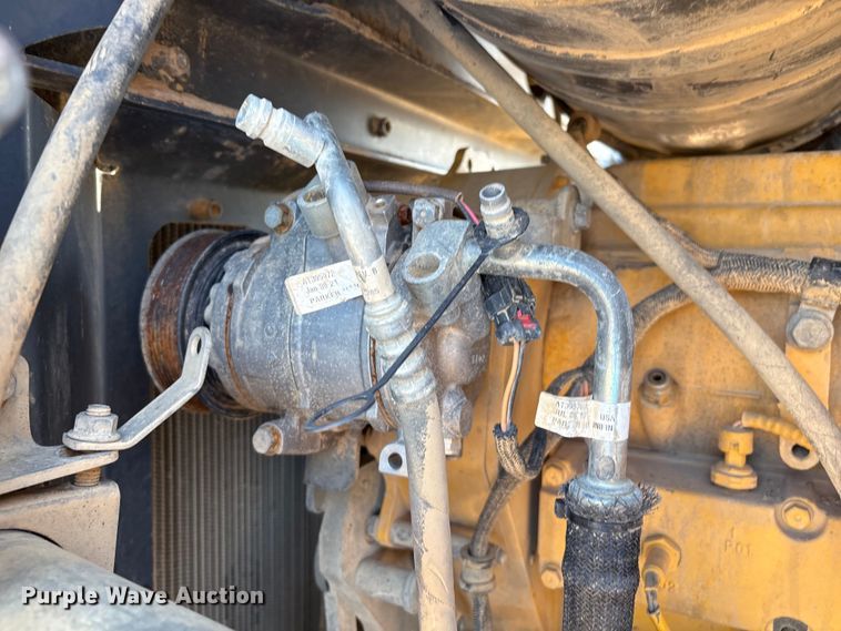 image for item EM0586 2015 John Deere 844K-II wheel loader