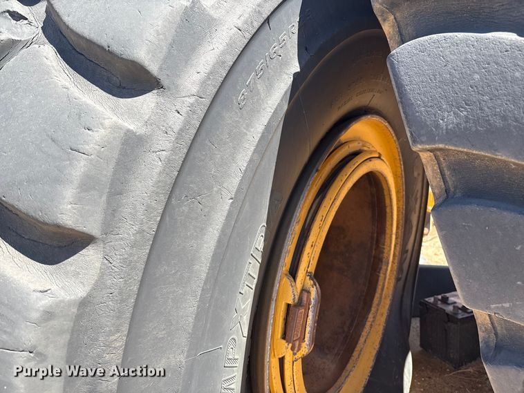 image for item EM0586 2015 John Deere 844K-II wheel loader