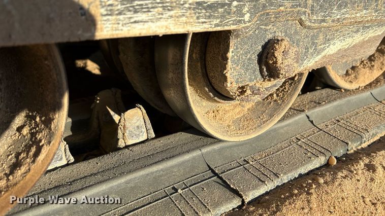 image for item EM0587 2019 John Deere 325G tracked skid steer loader