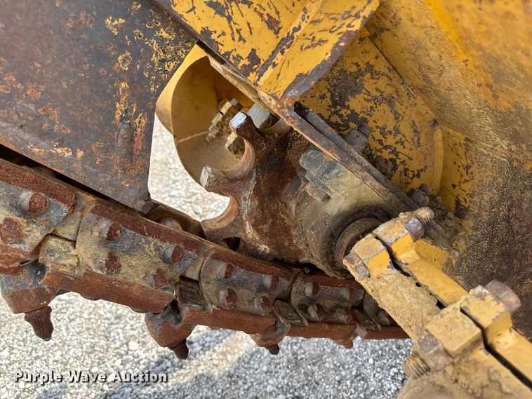 image for item EM2299 1997 Vermeer V8550 trencher