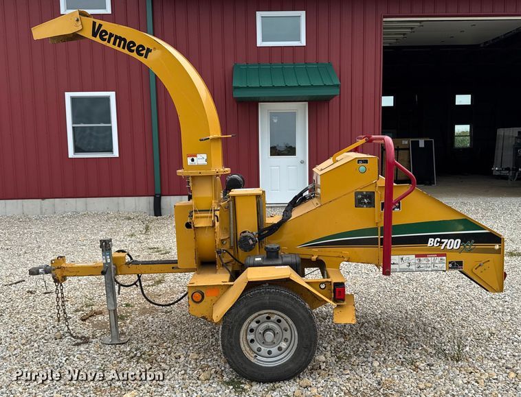 image for item EM2300 2018 Vermeer BC700 XL wood chipper
