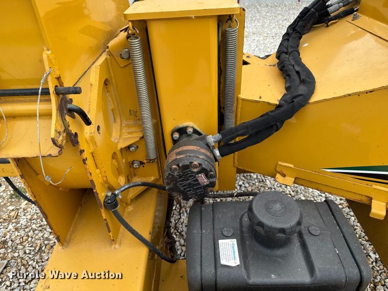image for item EM2300 2018 Vermeer BC700 XL wood chipper