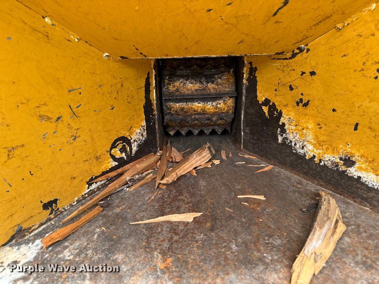 image for item EM2300 2018 Vermeer BC700 XL wood chipper