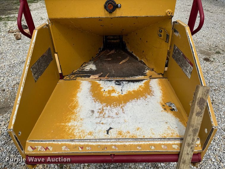 image for item EM2300 2018 Vermeer BC700 XL wood chipper