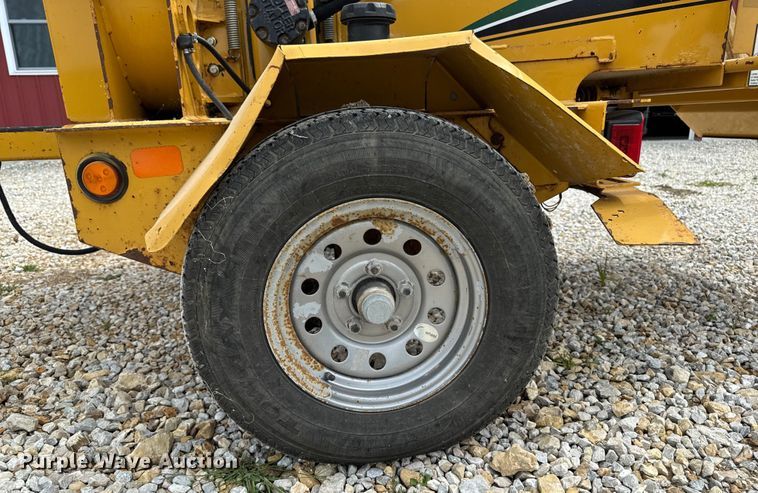 image for item EM2300 2018 Vermeer BC700 XL wood chipper