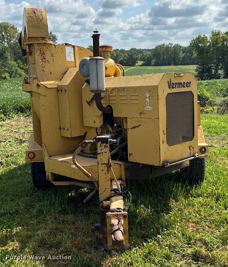 image for item EM2301 1992 Vermeer 1250 wood chipper