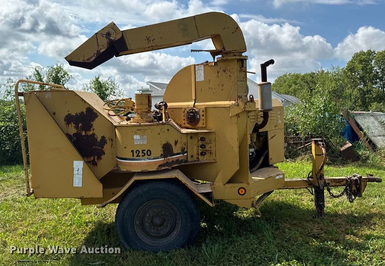 image for item EM2301 1992 Vermeer 1250 wood chipper