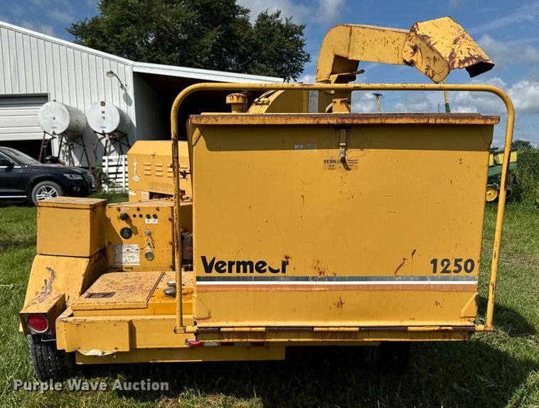 image for item EM2301 1992 Vermeer 1250 wood chipper