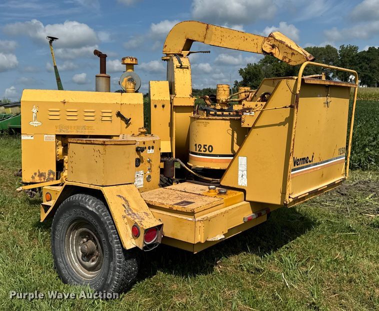 image for item EM2301 1992 Vermeer 1250 wood chipper