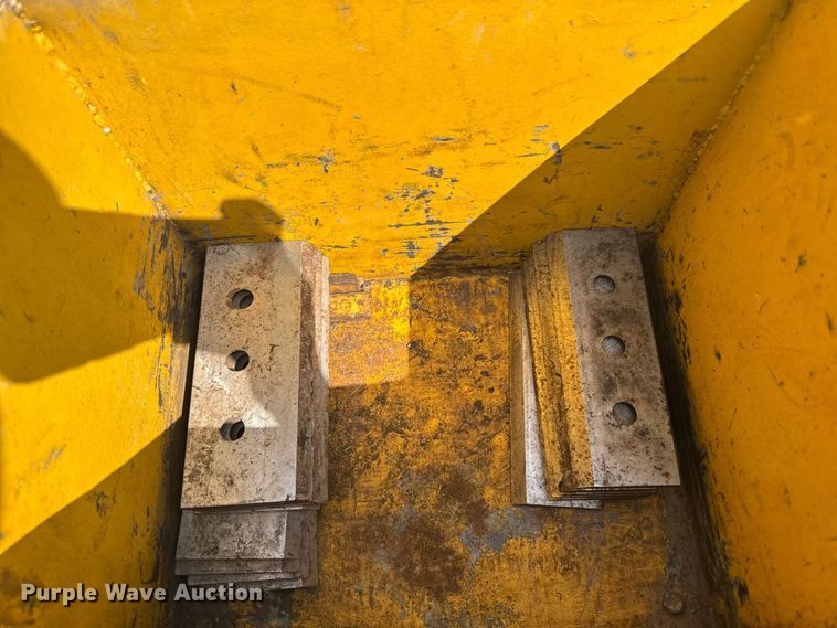 image for item EM2301 1992 Vermeer 1250 wood chipper