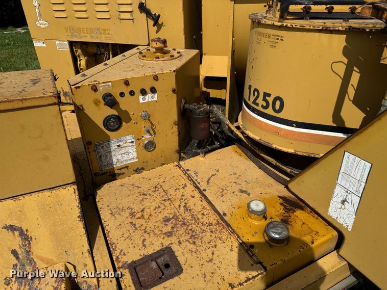 image for item EM2301 1992 Vermeer 1250 wood chipper