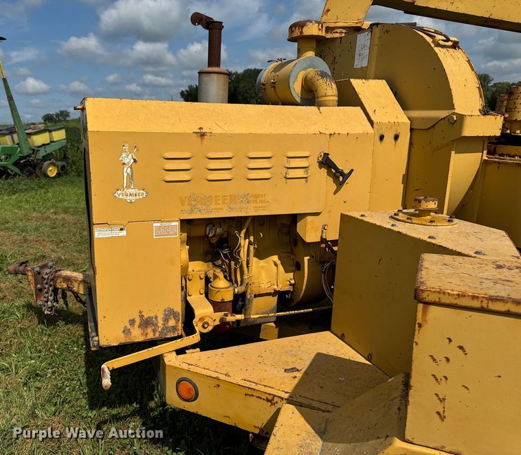image for item EM2301 1992 Vermeer 1250 wood chipper