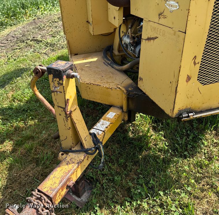 image for item EM2301 1992 Vermeer 1250 wood chipper