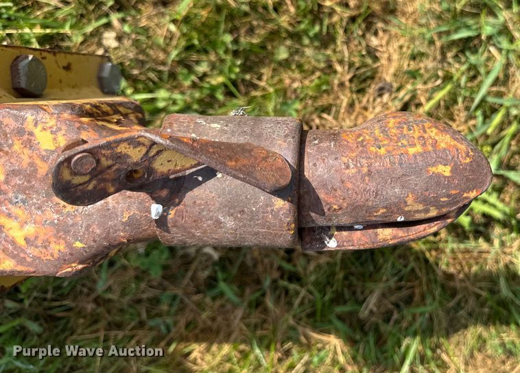 image for item EM2301 1992 Vermeer 1250 wood chipper