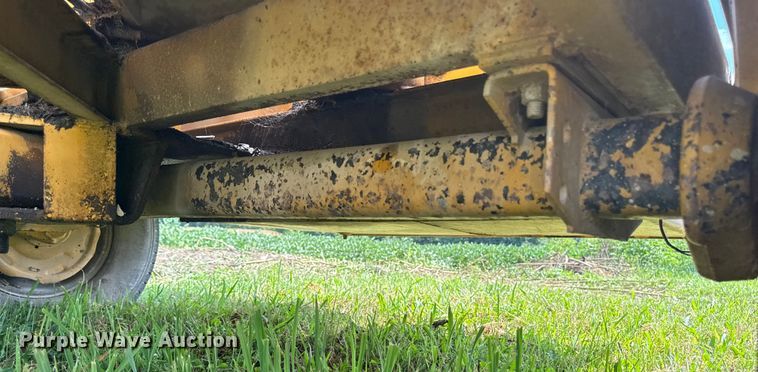 image for item EM2301 1992 Vermeer 1250 wood chipper