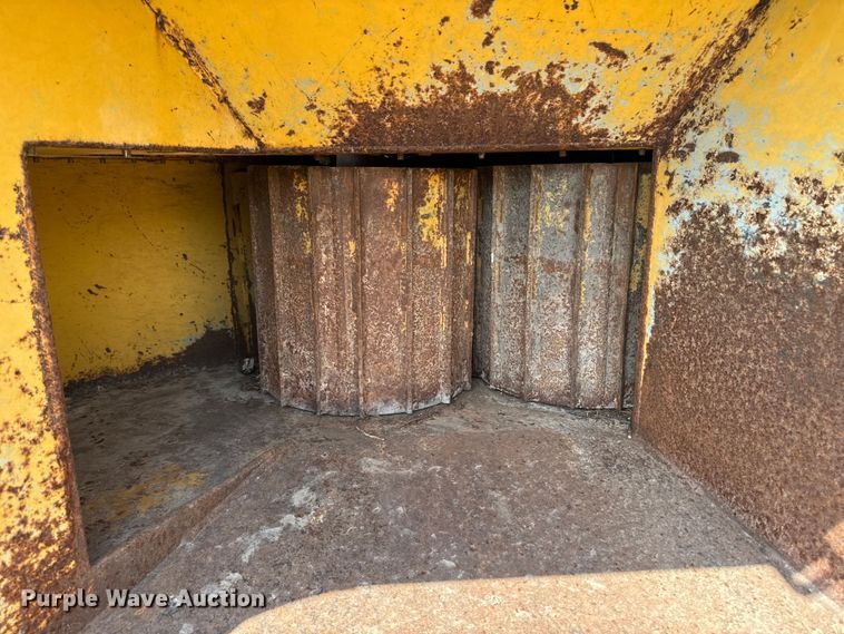 image for item EM2301 1992 Vermeer 1250 wood chipper