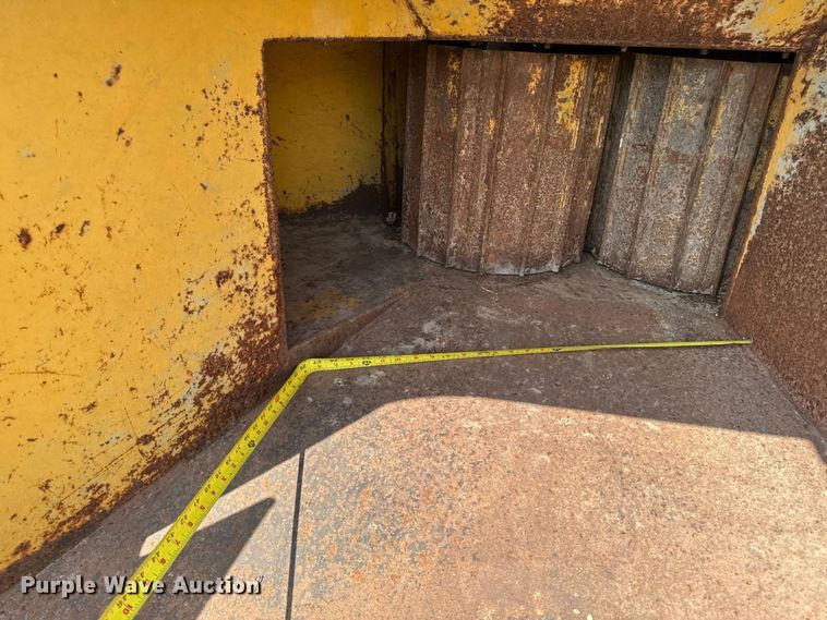 image for item EM2301 1992 Vermeer 1250 wood chipper