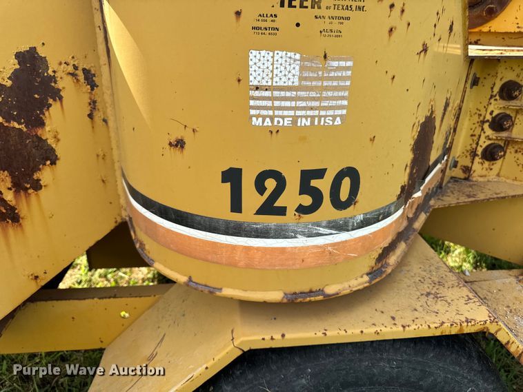 image for item EM2301 1992 Vermeer 1250 wood chipper