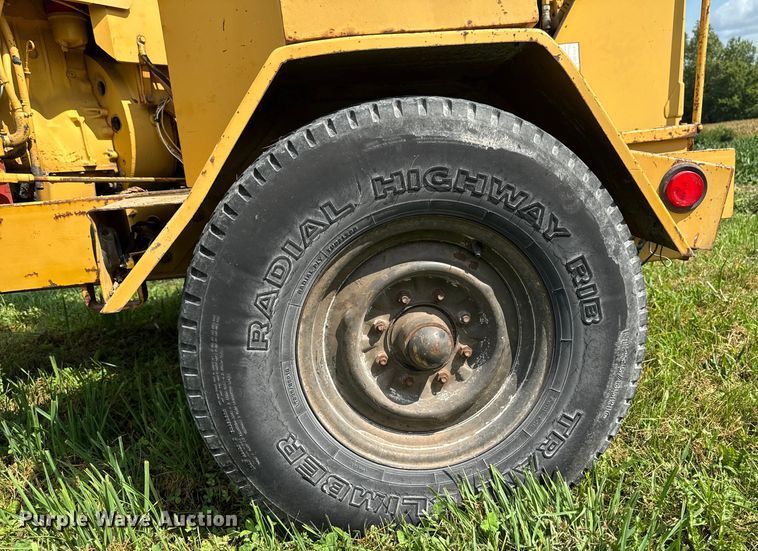 image for item EM2301 1992 Vermeer 1250 wood chipper