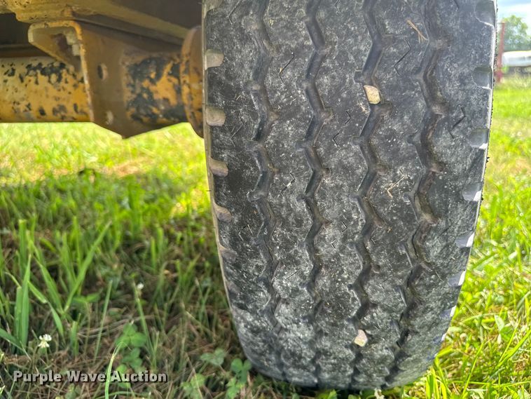 image for item EM2301 1992 Vermeer 1250 wood chipper