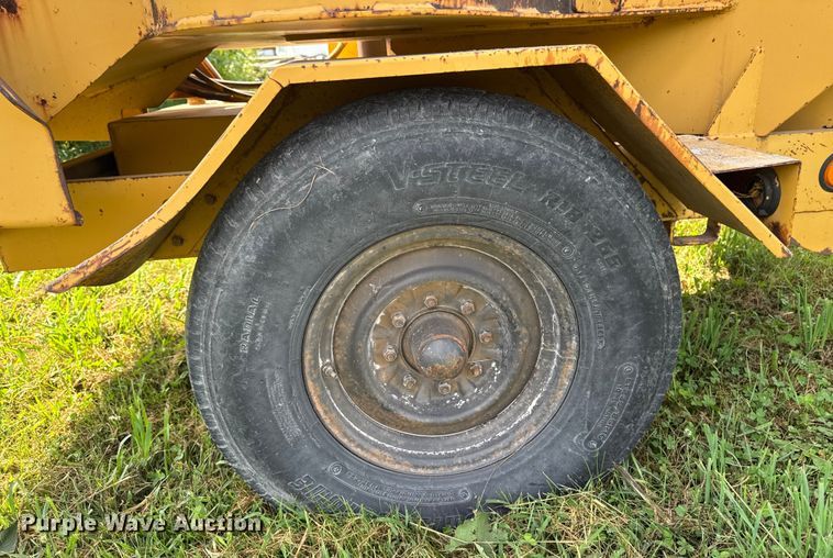 image for item EM2301 1992 Vermeer 1250 wood chipper