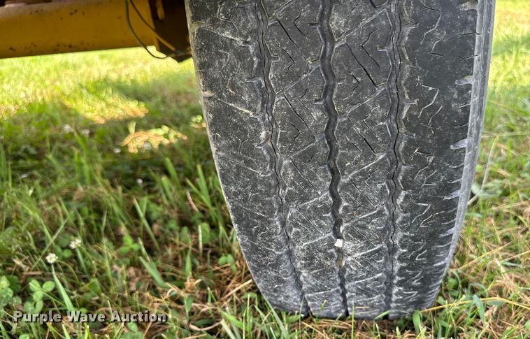 image for item EM2301 1992 Vermeer 1250 wood chipper