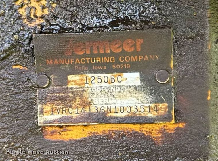 image for item EM2301 1992 Vermeer 1250 wood chipper