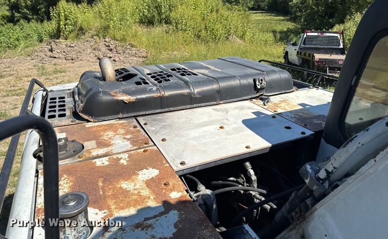 image for item EM2321 2002 Link-Belt 210LX excavator