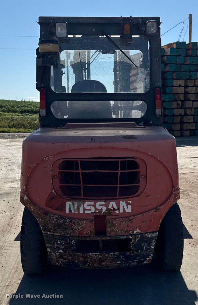 image for item EM2325 Nissan 110 forklift