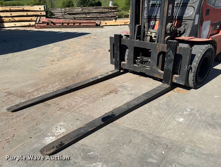 image for item EM2325 Nissan 110 forklift