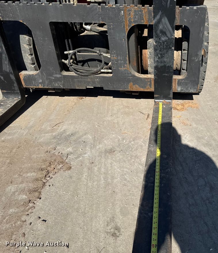 image for item EM2325 Nissan 110 forklift