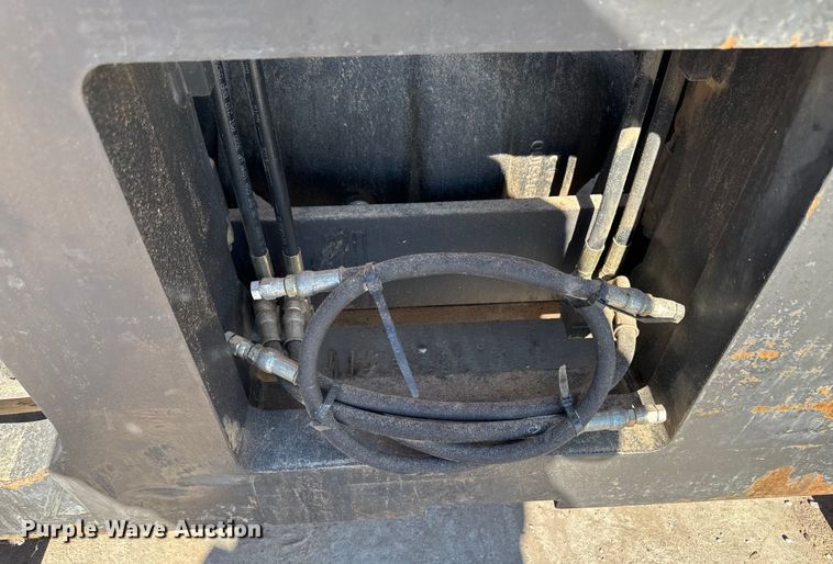 image for item EM2325 Nissan 110 forklift