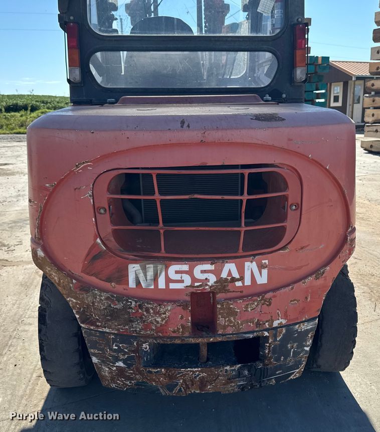 image for item EM2325 Nissan 110 forklift