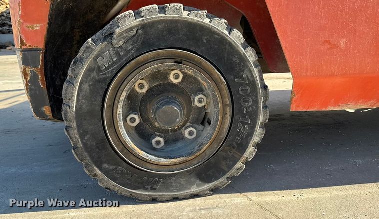 image for item EM2325 Nissan 110 forklift