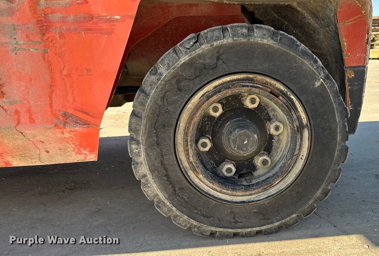 image for item EM2325 Nissan 110 forklift